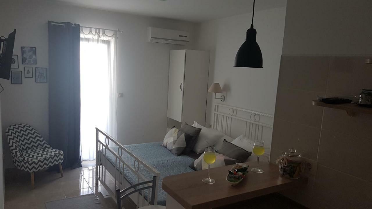 Apartment Luna Дрвеник Экстерьер фото